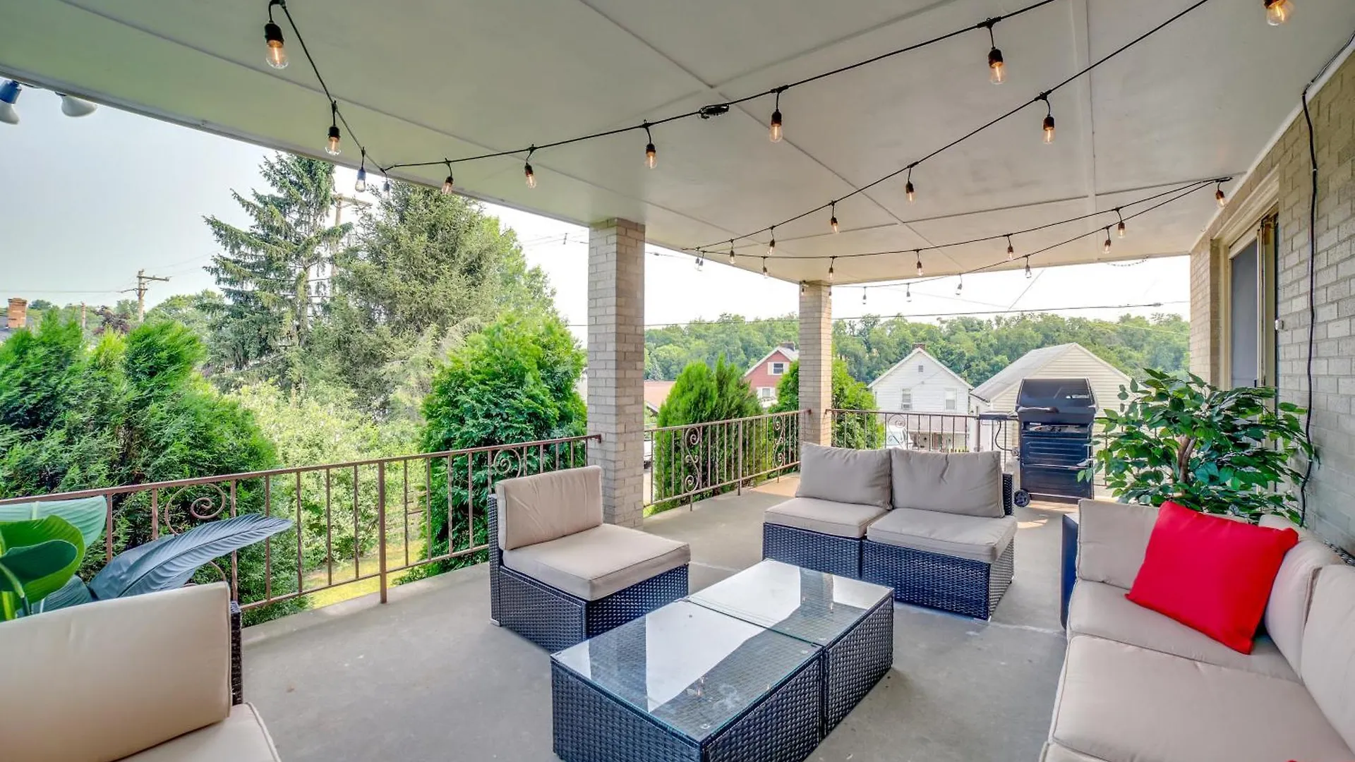 Pittsburgh Vacation Rental 3 Mi To Downtown!